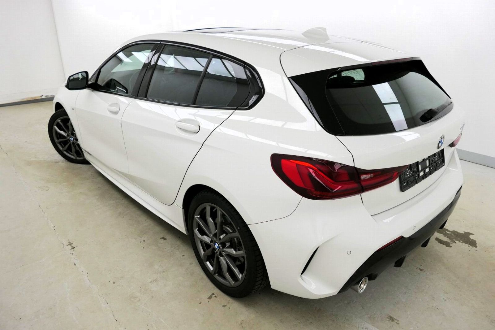 Fahrzeugabbildung BMW 120 d M Sport LED Panorama Shadow-Line Navi