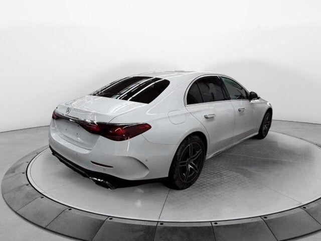 Fahrzeugabbildung Mercedes-Benz E 220 d AMG AHK+DISTR+MEMORY+DIGITAL+360°