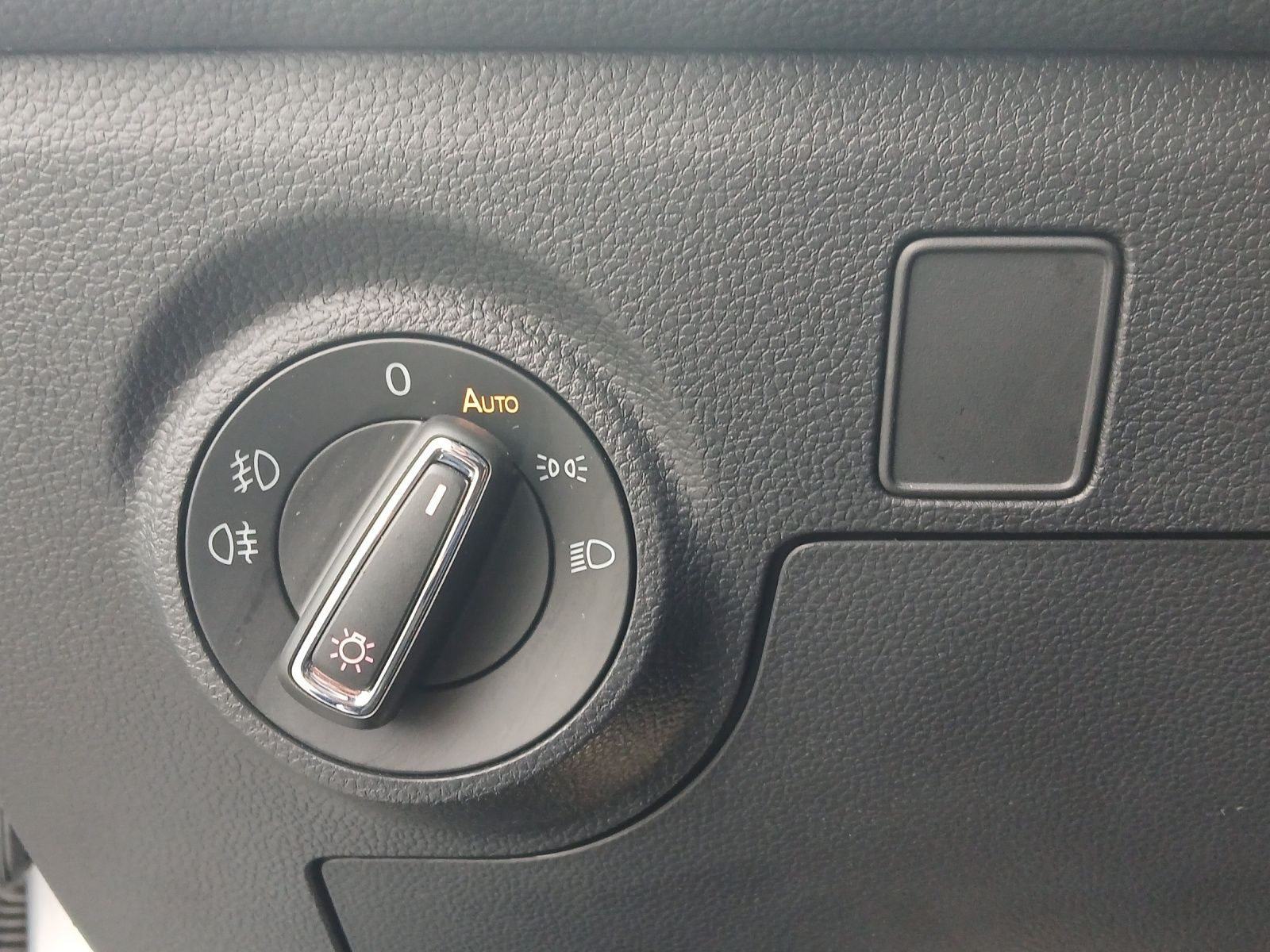 Fahrzeugabbildung SEAT Arona TSI FR-Line DSG LED Navi ACC Park-Assist S