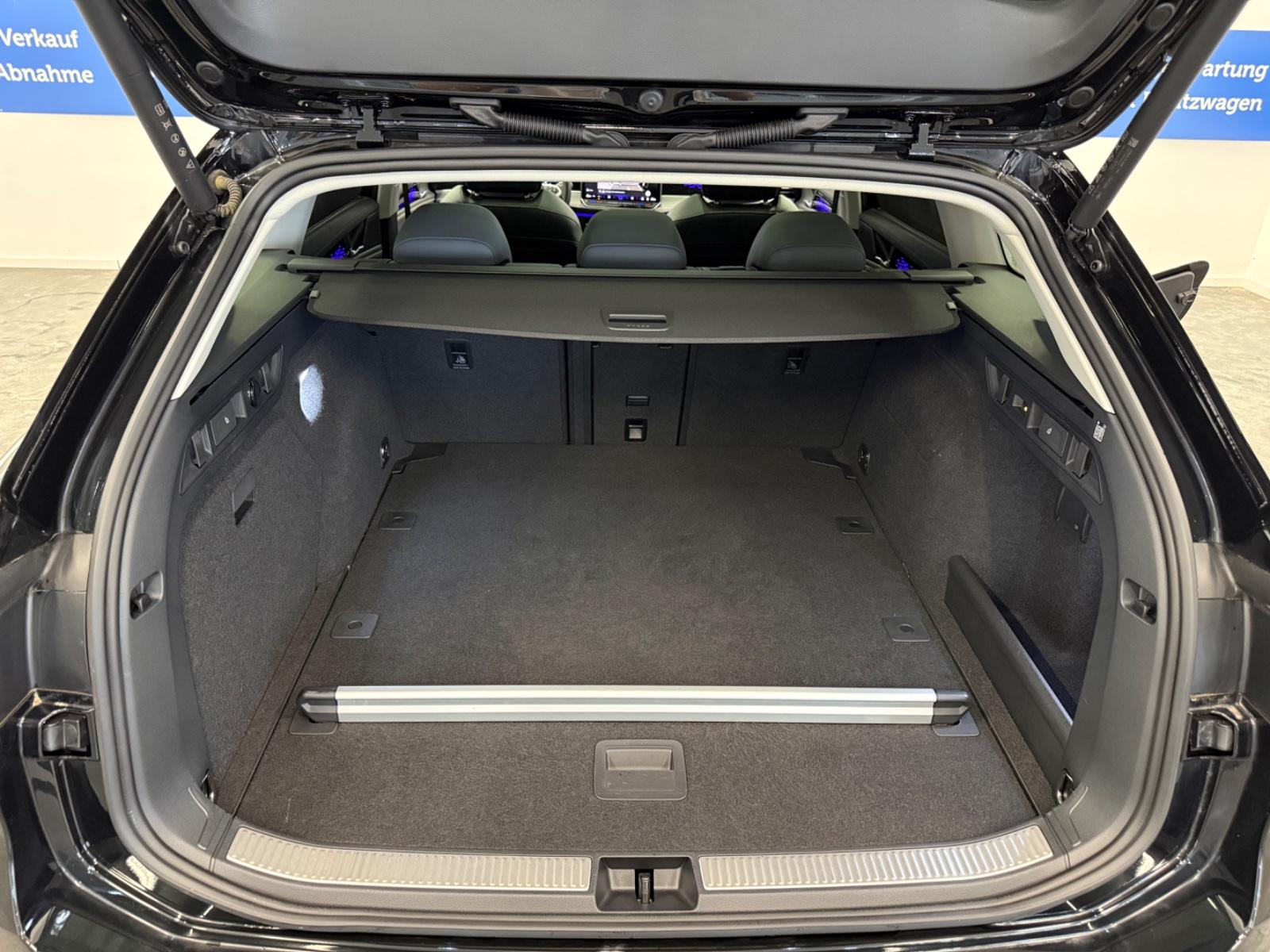 Volkswagen Passat Variant Elegance AHK ACC DCC Pano