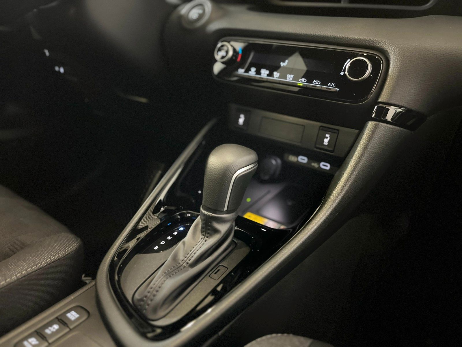 Fahrzeugabbildung Toyota Yaris Hybrid Teamplayer inkl. Comfort-Paket
