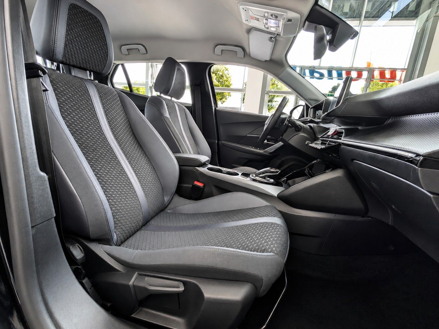 Fahrzeugabbildung Peugeot 2008 ALLURE HDI 8G ACC 360° NAVI SHZ KEYLESS 1Hd