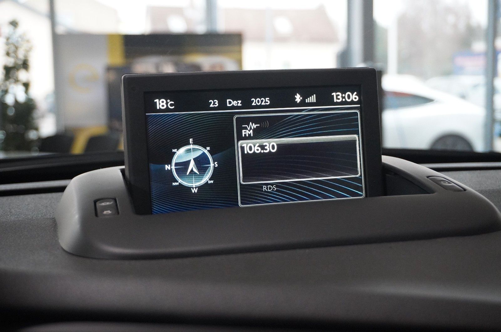 Fahrzeugabbildung Peugeot 5008 1.2T STYLE NAVI/LED/KAMERA/SHZ/PANO./AHK