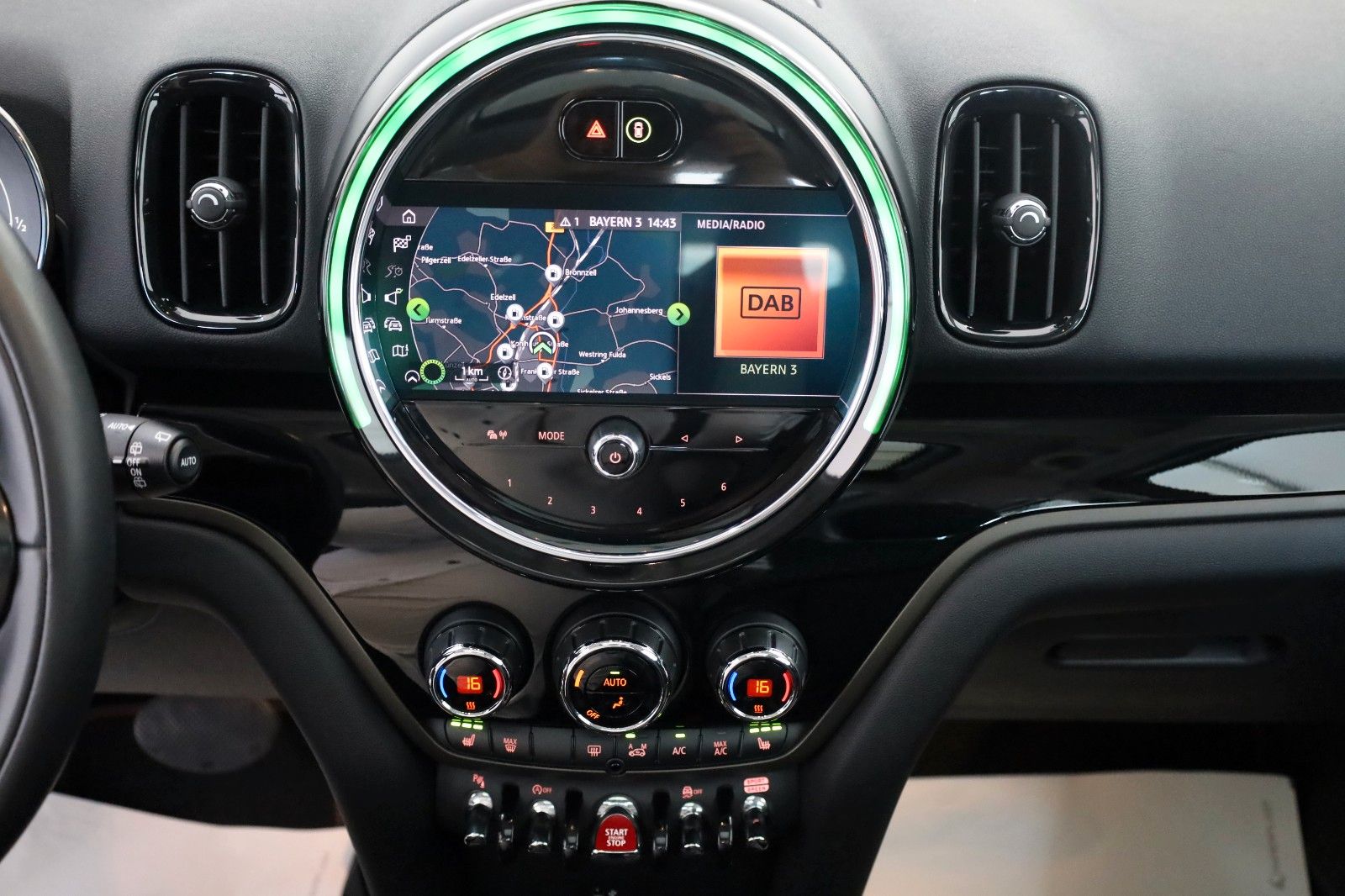 Fahrzeugabbildung MINI Countryman Cooper All4,Chili+,T.Leder,Navi,Panor