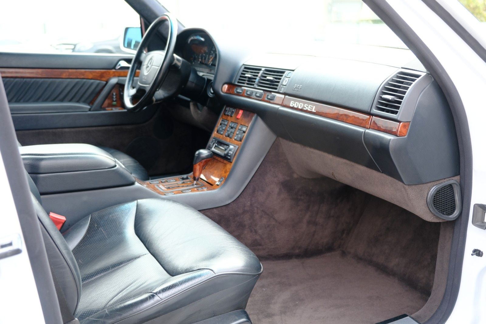 Fahrzeugabbildung Mercedes-Benz 600 SEL aus Japan im sehr schönen Zustand