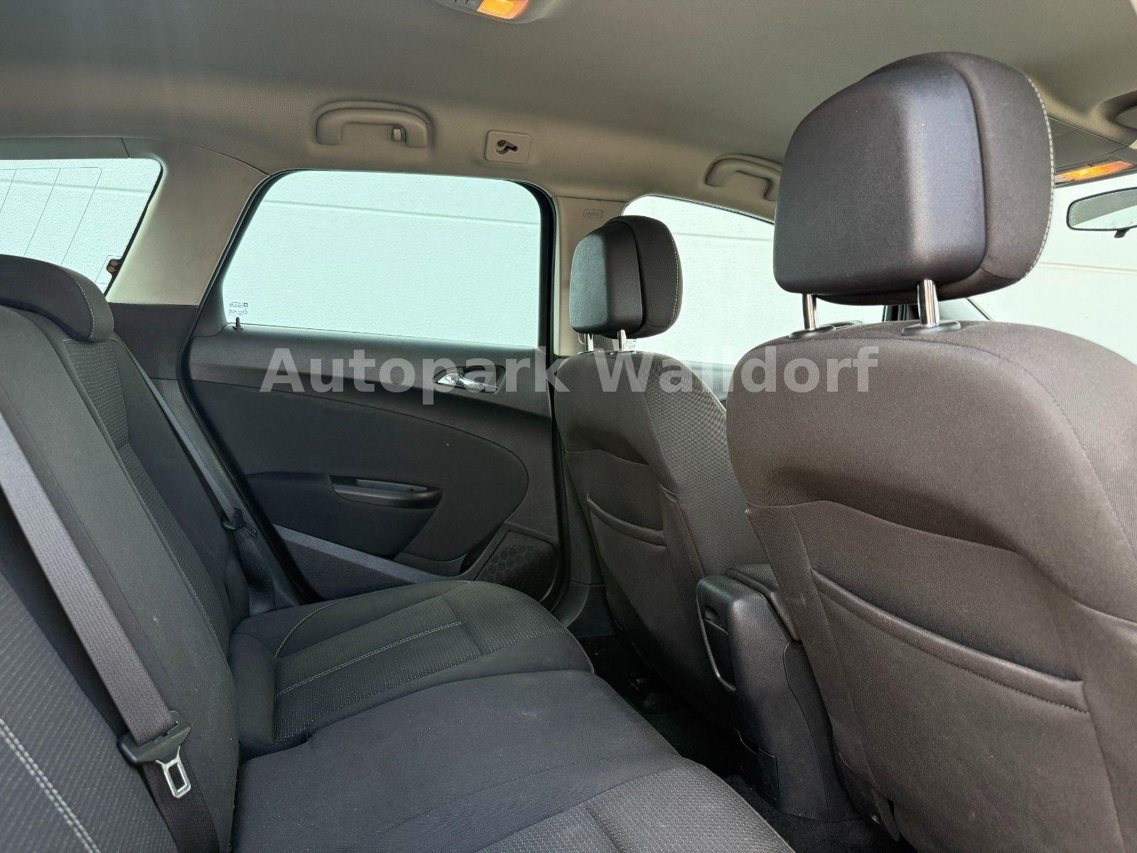 Opel Astra 2013 — photo 17