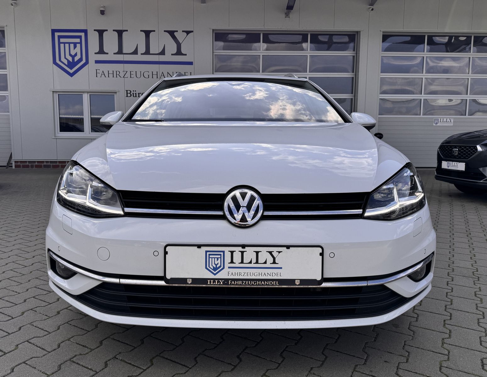 Fahrzeugabbildung Volkswagen Golf 2.0 TDI*Highline*LED*Cam*ACC*Spur*Navi*