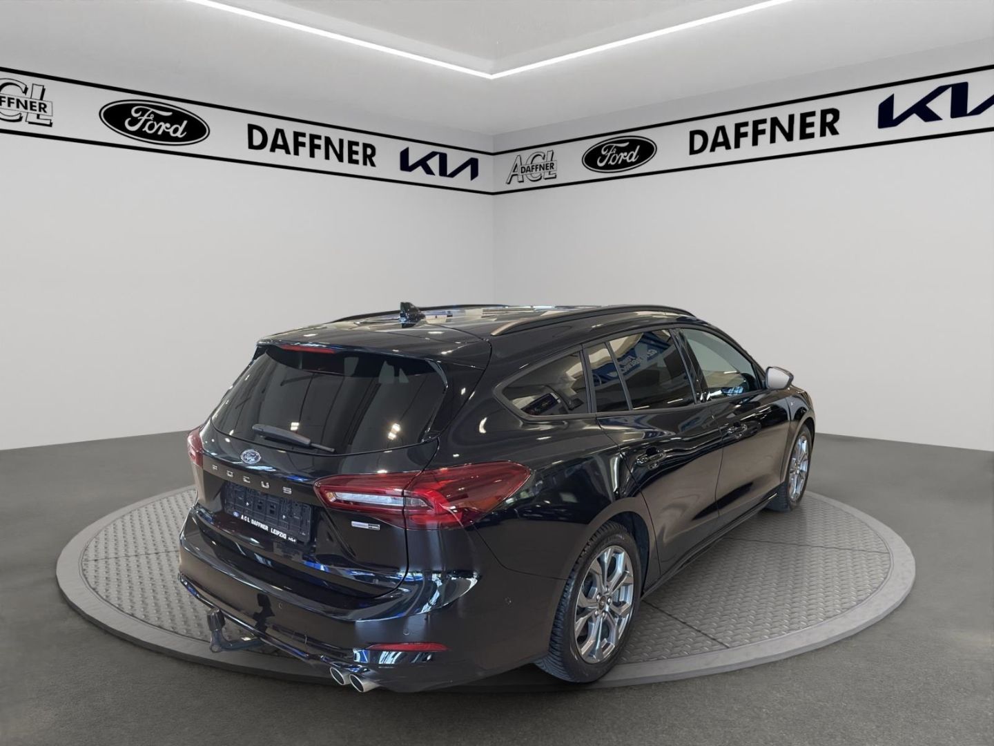 Fahrzeugabbildung Ford Focus Turnier ST-Line X AHK, WINTERPAKET