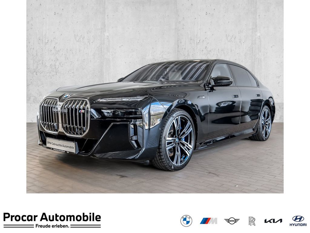 BMW i7