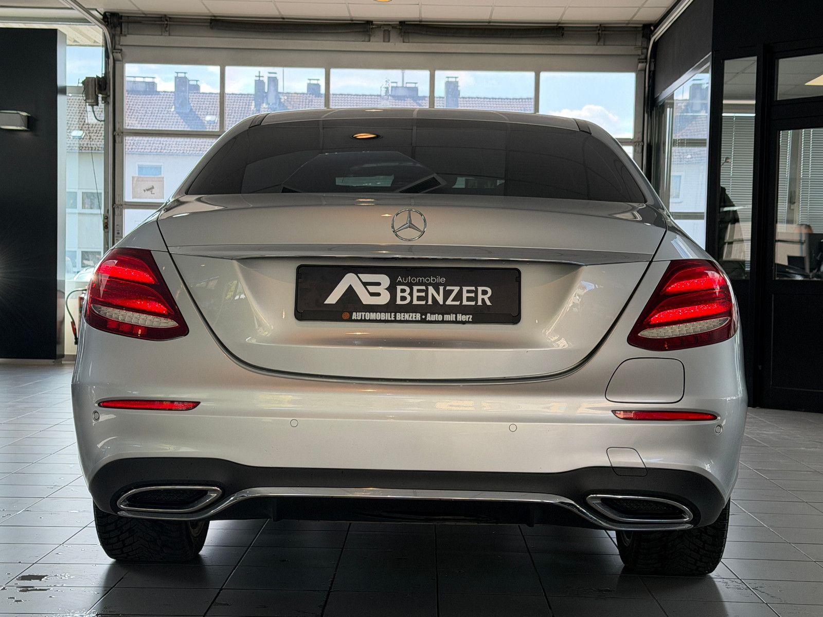 Fahrzeugabbildung Mercedes-Benz E 300 de/AMG/HEAD-UP/VIRTUAL/AMBIENTE/BURMESTER/