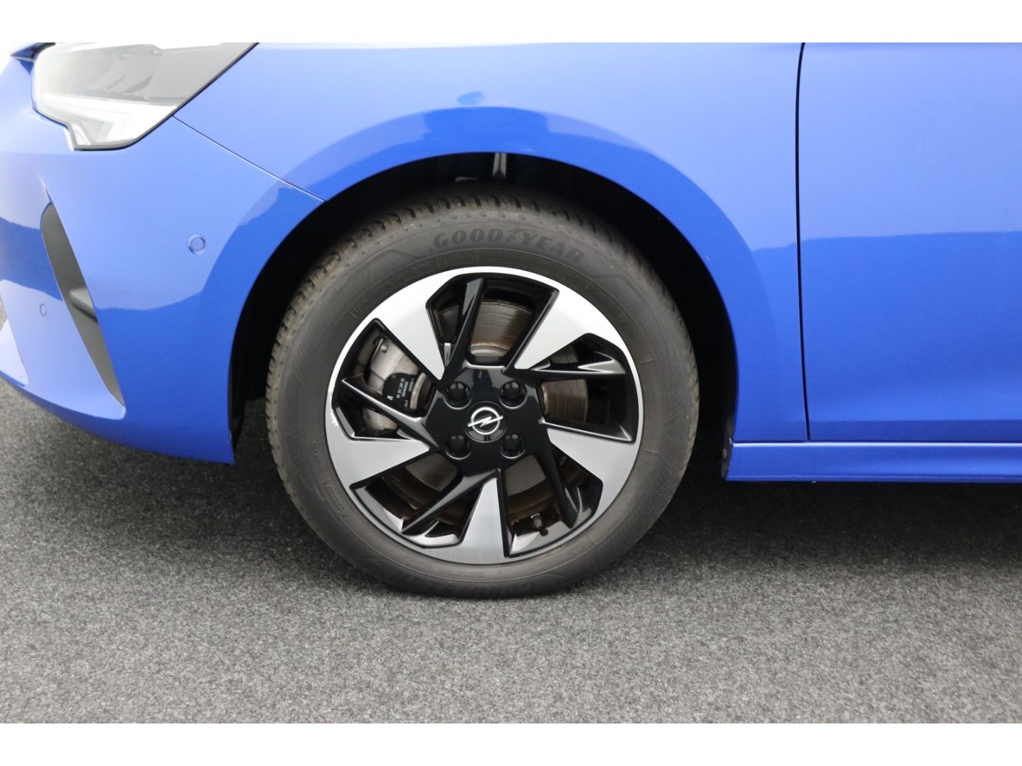 Fahrzeugabbildung Opel Corsa-e F Elegance Navi Totwinkelass. Kamera SHZ