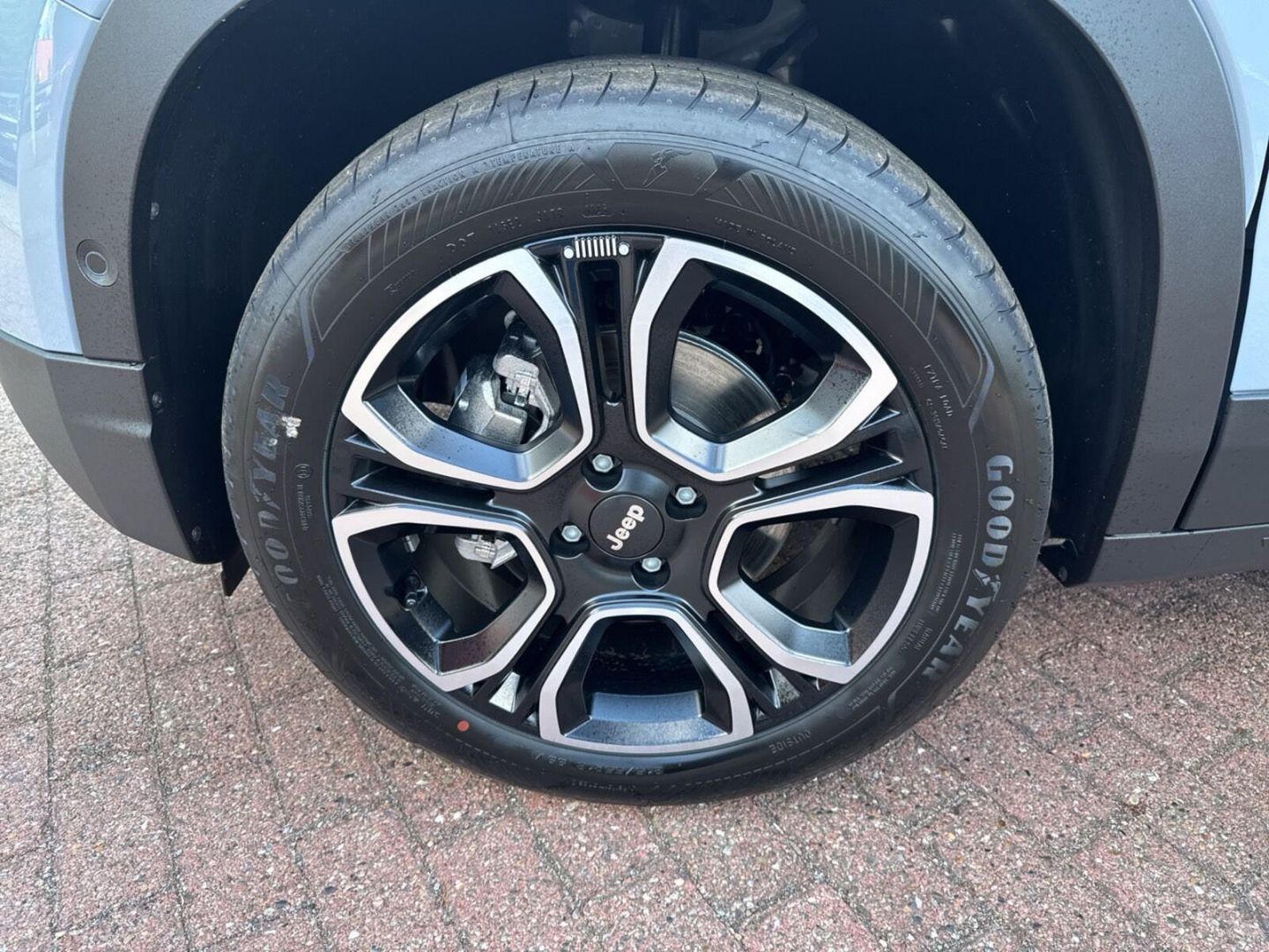 Fahrzeugabbildung Jeep Avenger Summit 1.2 MHEV -Leder-Panoramadach-MY25