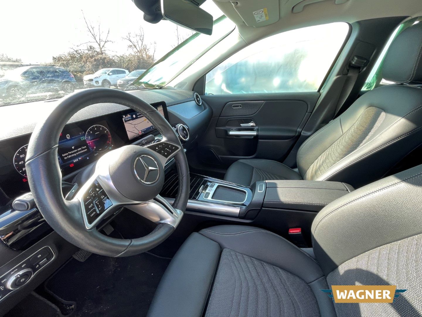 Fahrzeugabbildung Mercedes-Benz GLA 180 LED Navi Sitzheizung Frontschaden