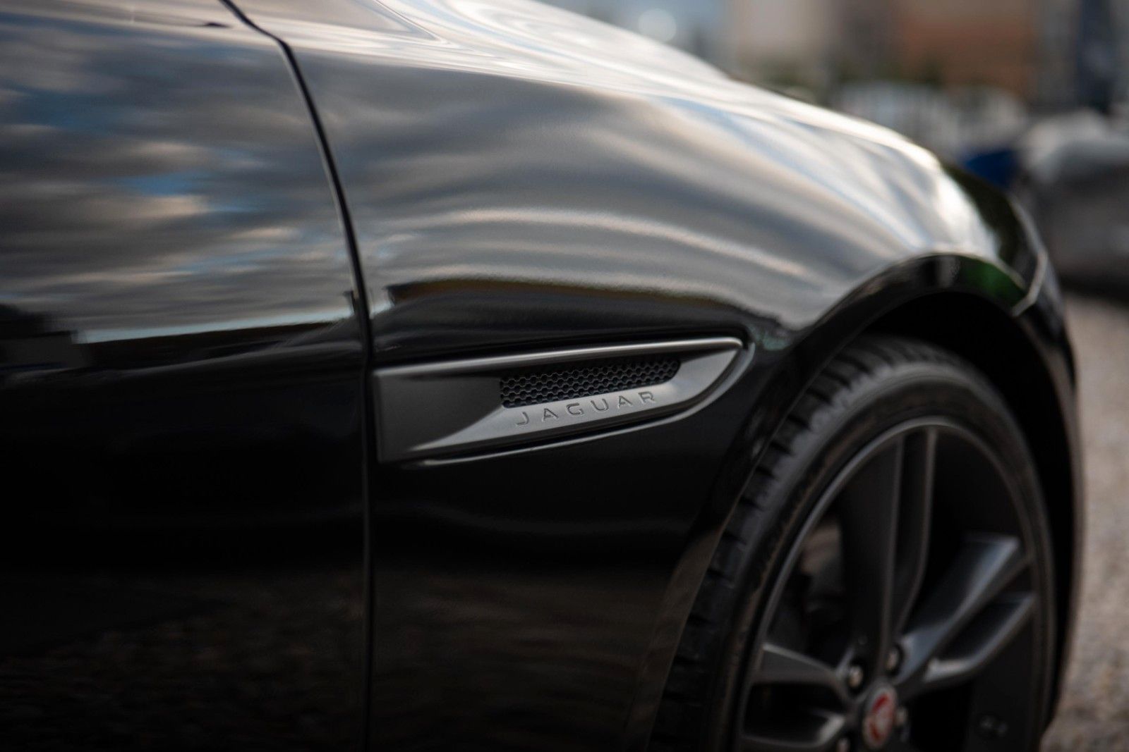 Fahrzeugabbildung Jaguar XF 300 Sport Black Edition | Pano | LED | 20Zoll