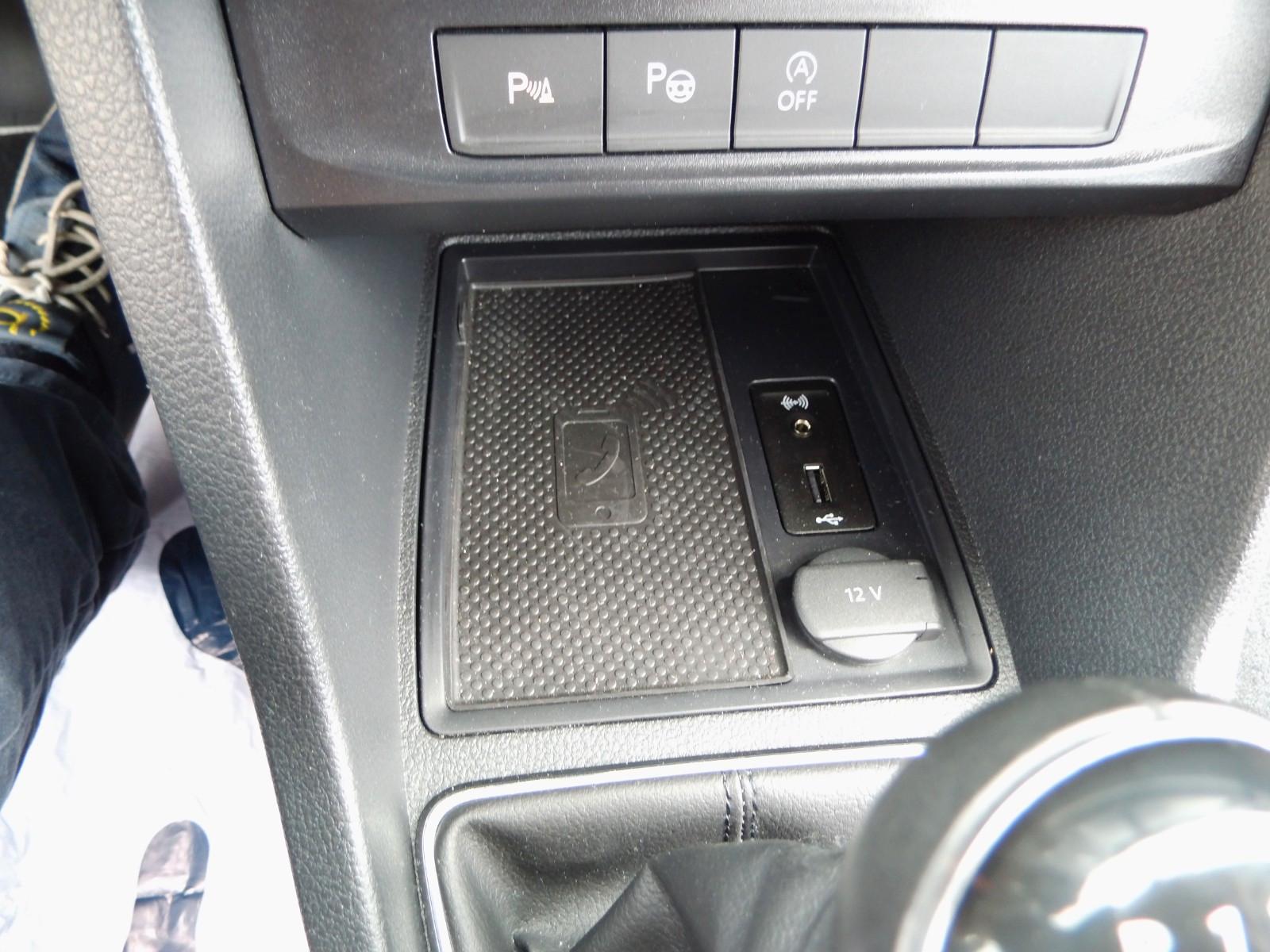 Volkswagen Caddy PKW Comfortline BMT, AHZV abnemb. SHZ, NAV
