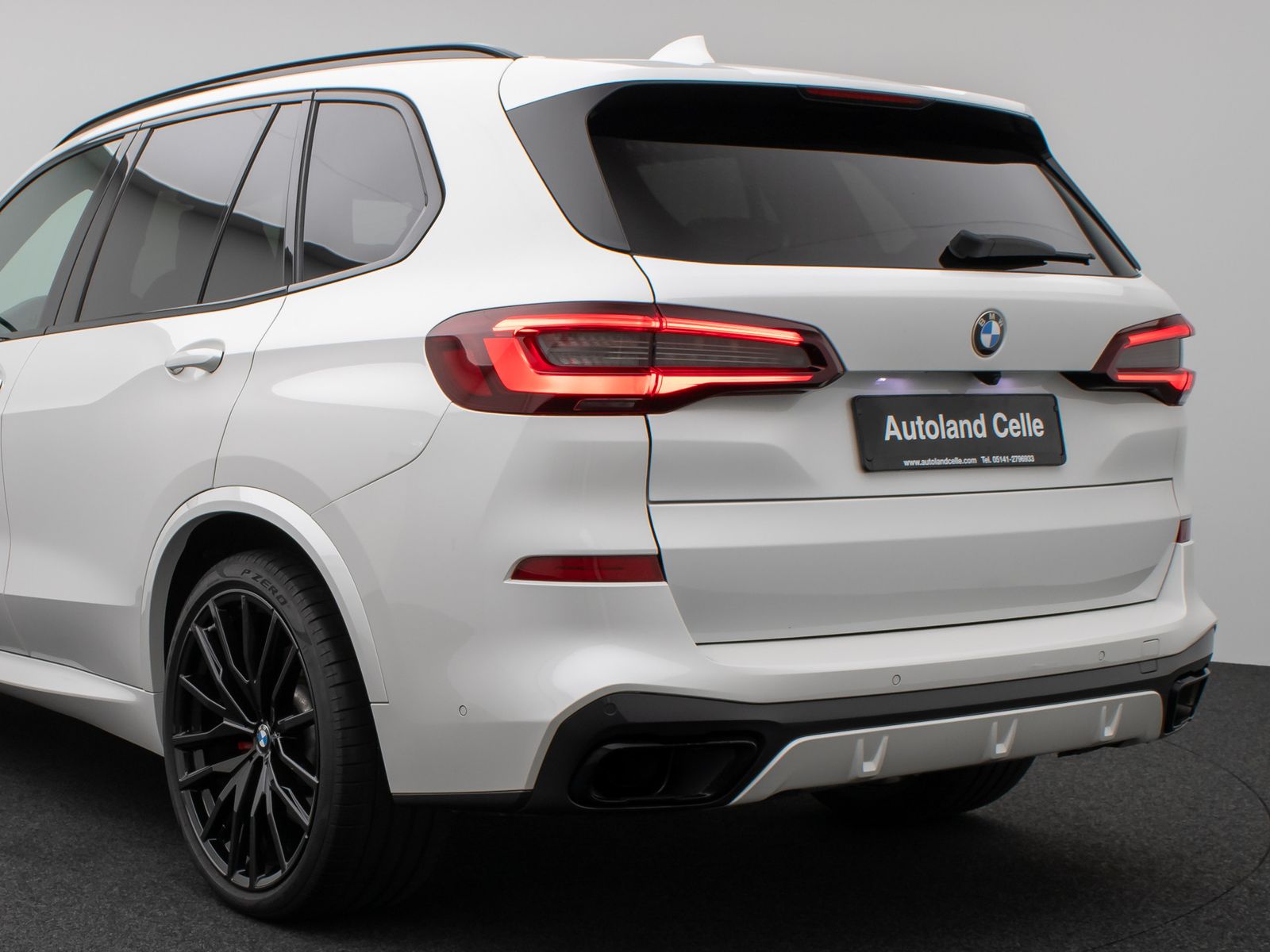 Fahrzeugabbildung BMW X5 xD40d M Sport Panorama Laser 360°HUD DAB B&W