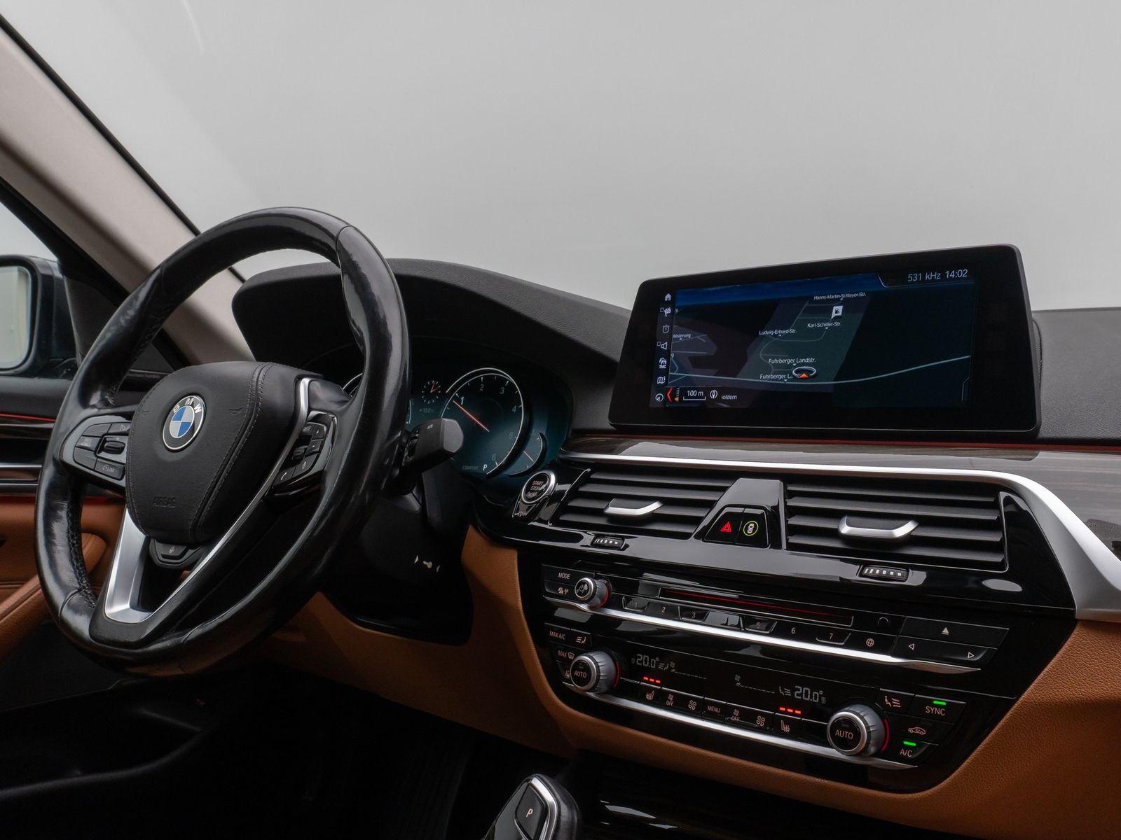 Fahrzeugabbildung BMW 520d Sport Line Kamera HUD H/K Lenkrhzg Alarm