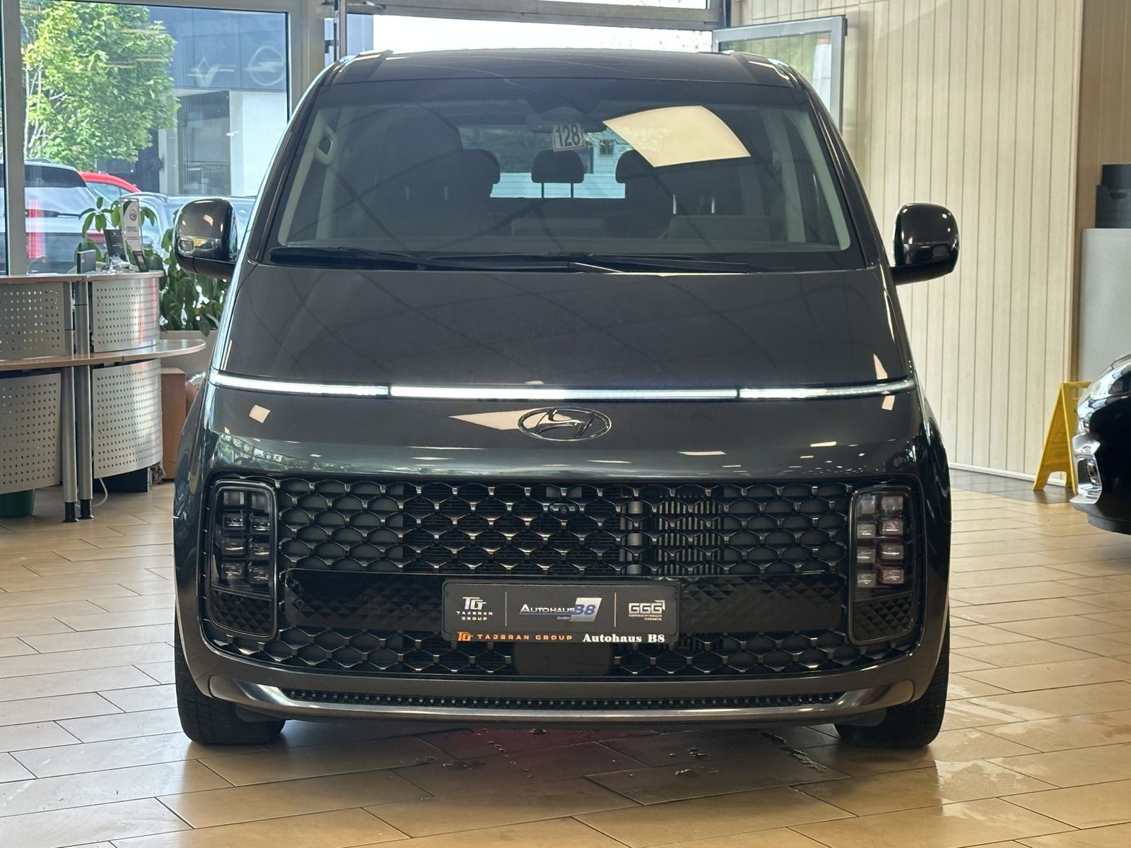Hyundai Staria Signature*4WD*BOSE*NSCC*SHZ+BLÜ*360*RELAX imagem 2