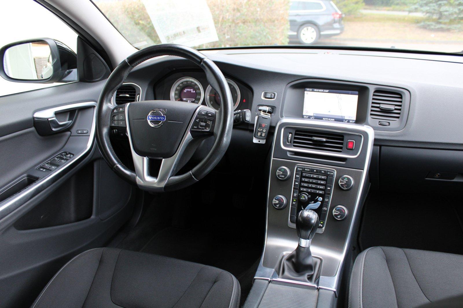Volvo V60 2011 — photo 7