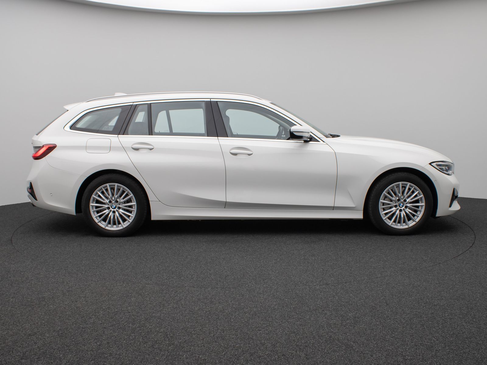 Fahrzeugabbildung BMW 330e xD Sport Line Kamera DAB Stop&Go Alarm LED