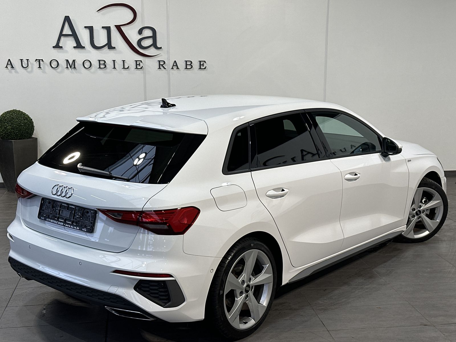 Fahrzeugabbildung Audi A3 SpB 35 TDI S-Line NAV+LED+ACC+AHK+18ZO+VCOCK