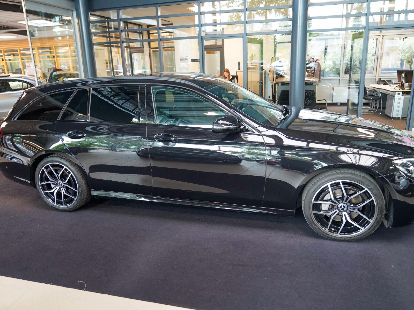Mercedes-Benz E 220 d T AMG Line Night Totwinkel 360° CarPlay