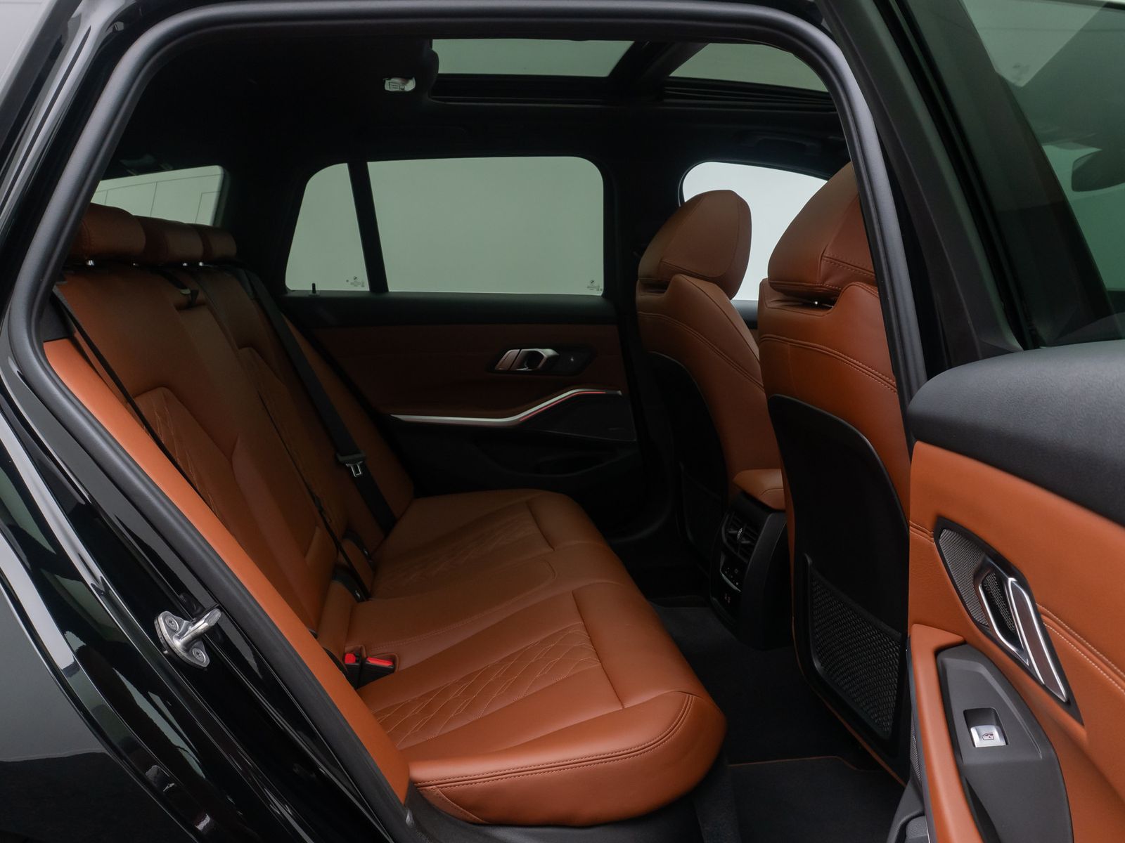 Fahrzeugabbildung BMW 330e Komfort DAB H/K Kamera Panorama Individual