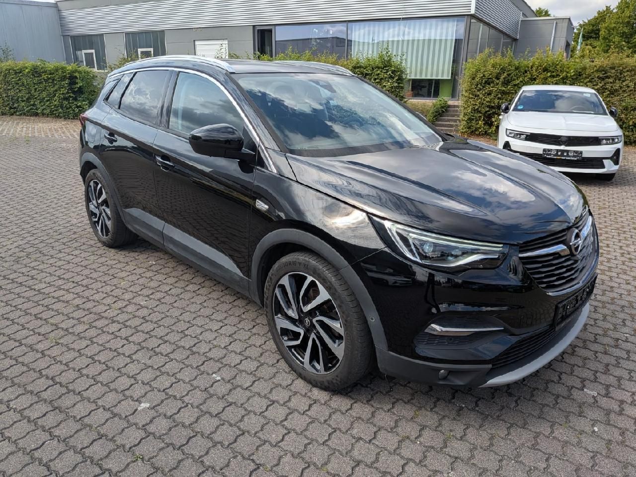 Fahrzeugabbildung Opel Grandland 1.6D Ultimate AT8 incl. WKR