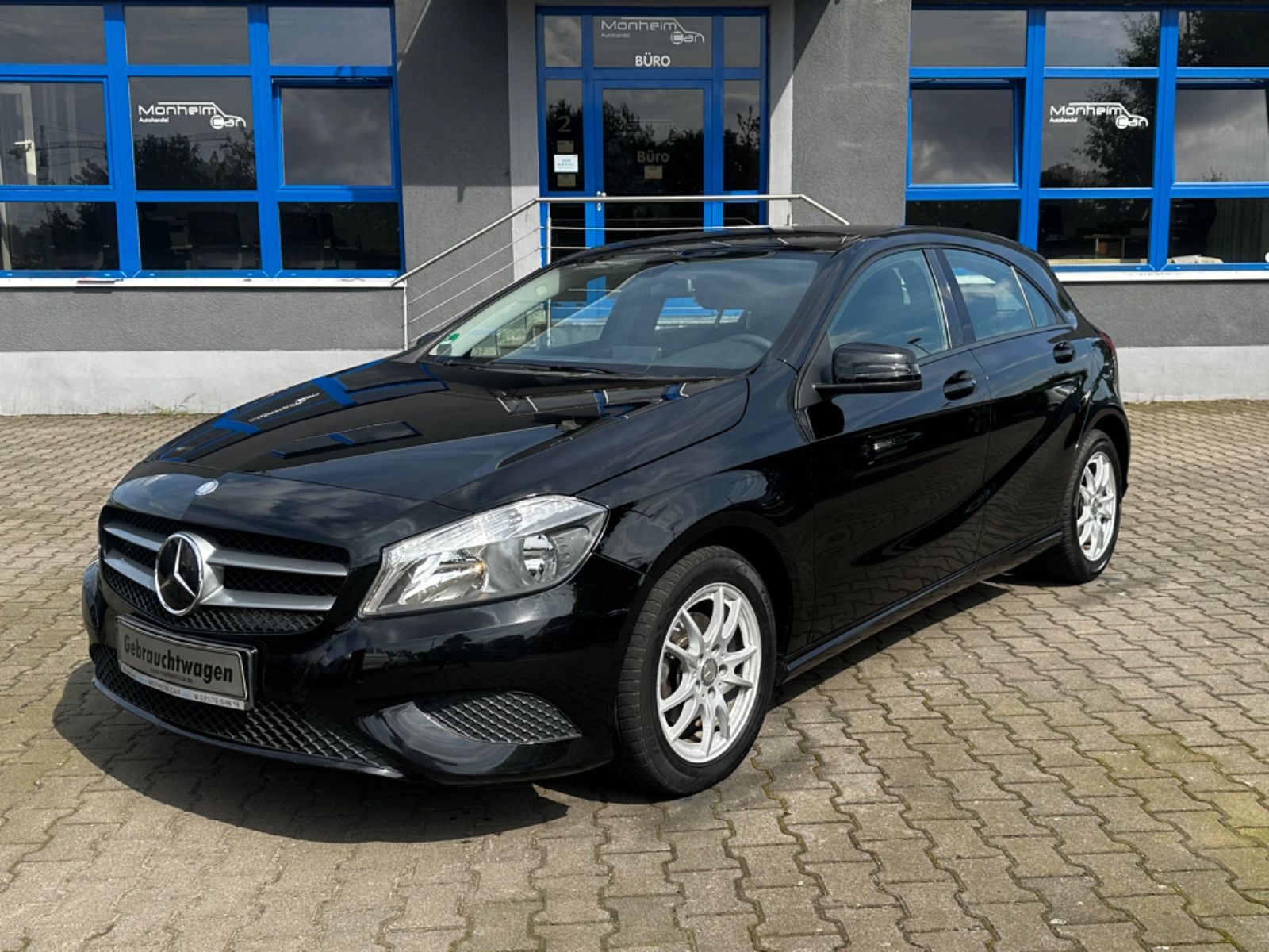 MERCEDES-BENZ A 180