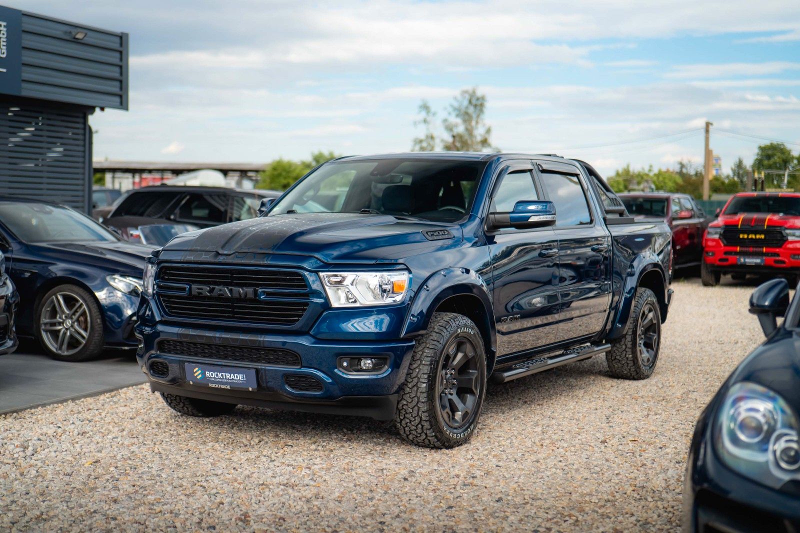 Fahrzeugabbildung Dodge RAM 5.7 V8 HEMI 4x4 OFFROAD Night-Paket *LED*