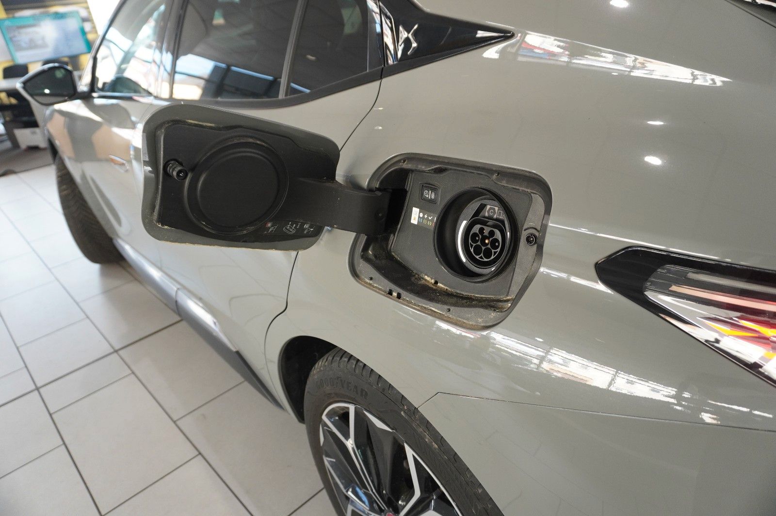 Fahrzeugabbildung DS Automobiles DS4 DS 4 E-Tense PERFORM. LINE PHEV NAVI/LED/DAB