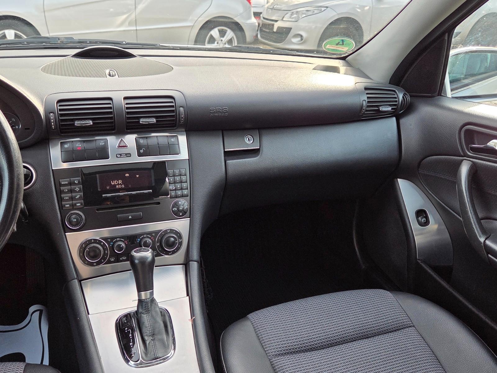 Mercedes-Benz C220 2004 — photo 19