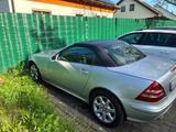 Mercedes-Benz SLK 200 Kompressor - - Mercedes-Benz SLK 200 Gebrauchtwagen in Karlsruhe