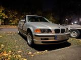 BMW E46 320ia Limousine 1998 - BMW 320 aus 1998: 320i