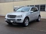 Mercedes-Benz ML 500 4MATIC, Standh., Memory, AHK 3500kg - silberne Mercedes-Benz ML 500