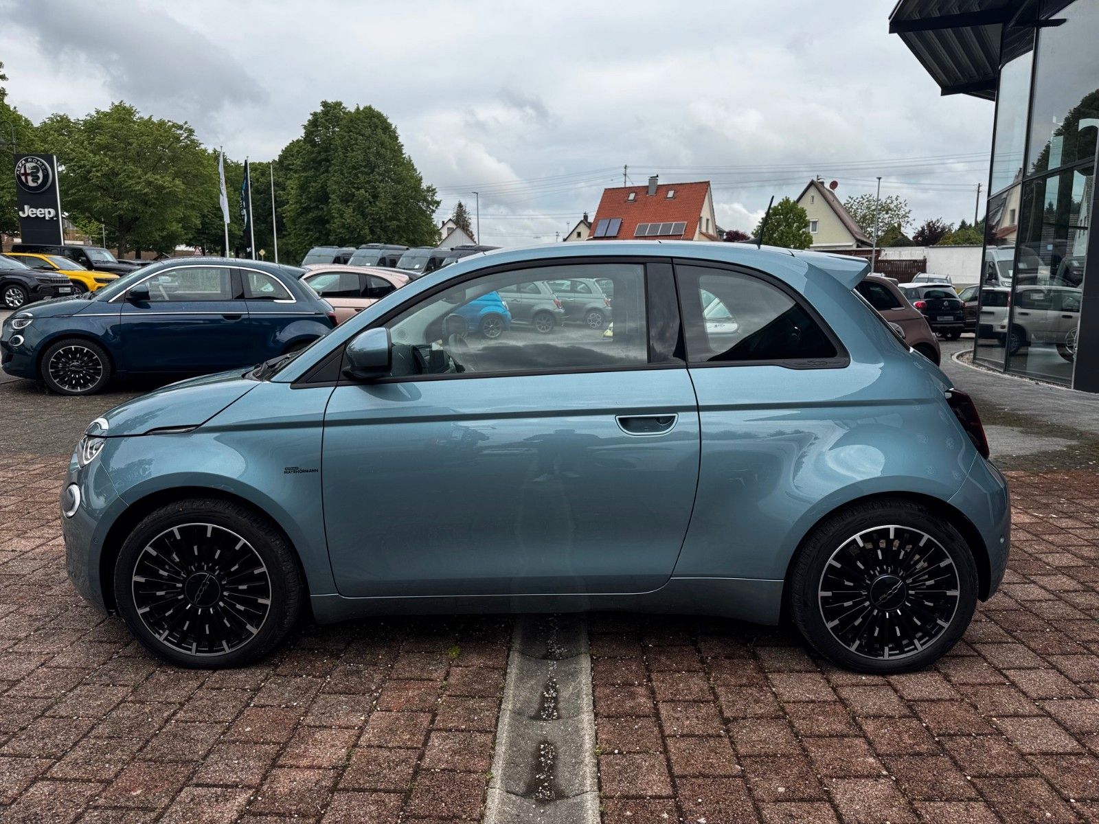 Fahrzeugabbildung Fiat 500e Icon Glasdach Navi Kamera Sitzheizung