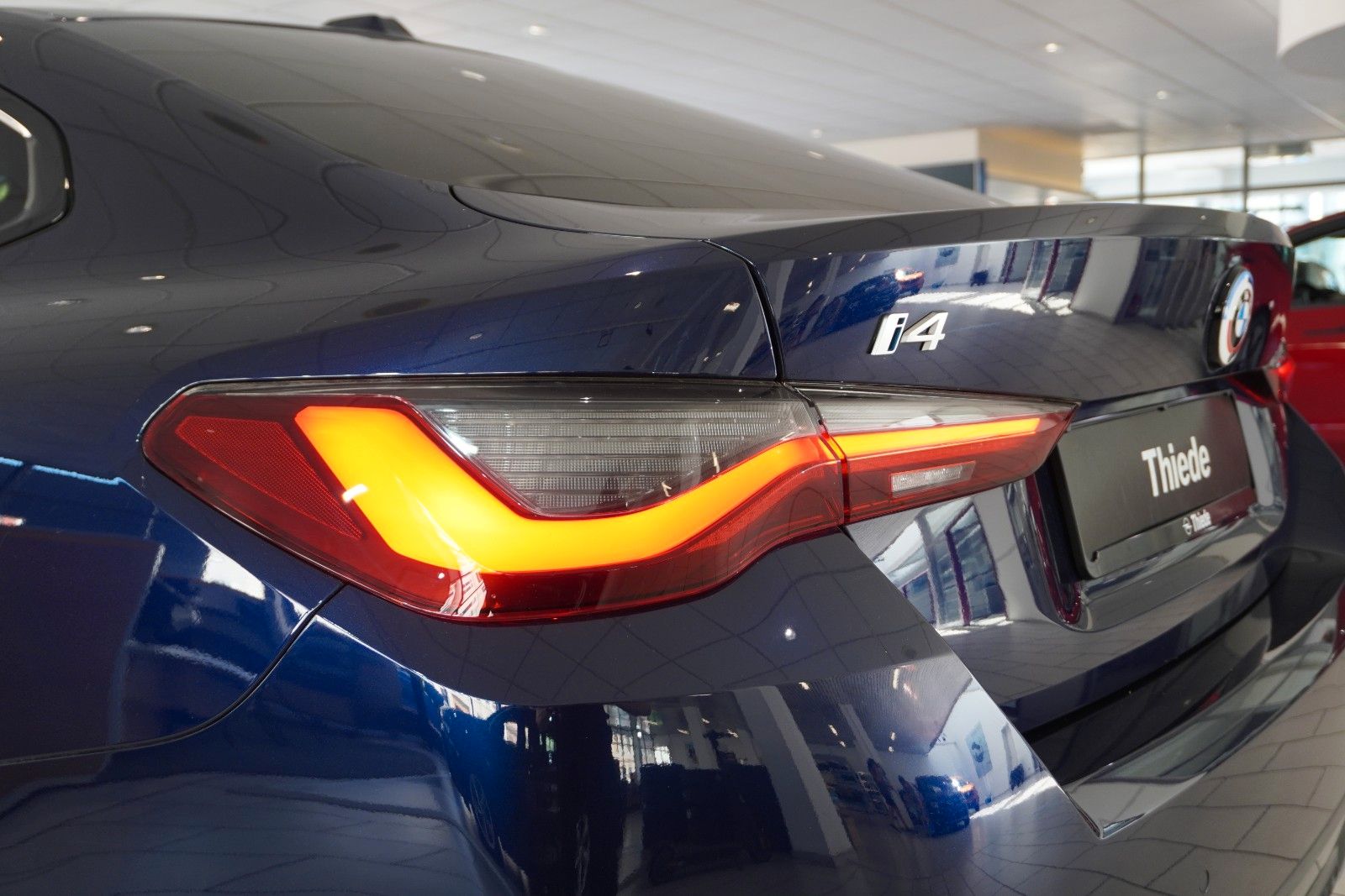 Fahrzeugabbildung BMW i4 Gran Coupe 40 eDrive M-SPORT NAVI/LED/360°/SH