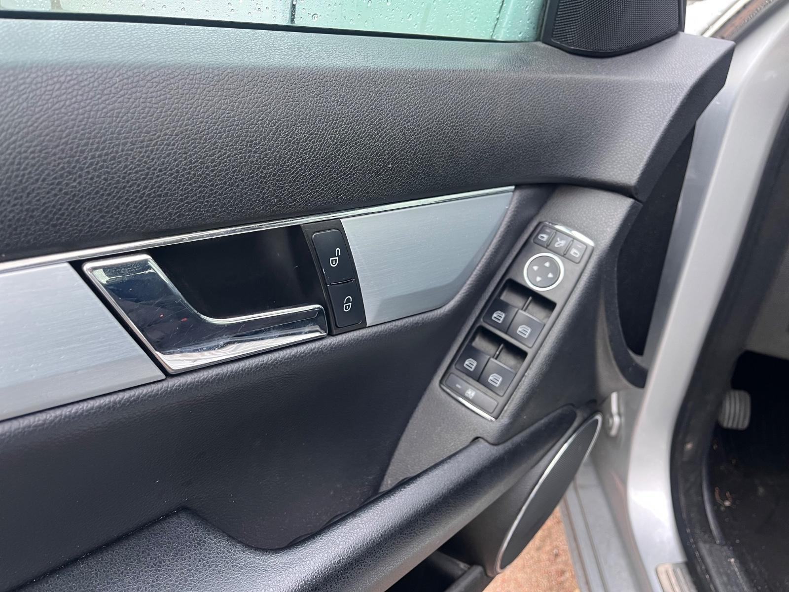 Mercedes-Benz C180 2009 — photo 7