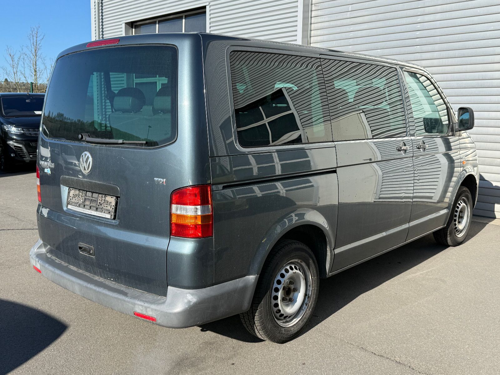 Fahrzeugabbildung Volkswagen T5 Caravelle Trendline 1.9 Tdi 9-Sitzer Klima