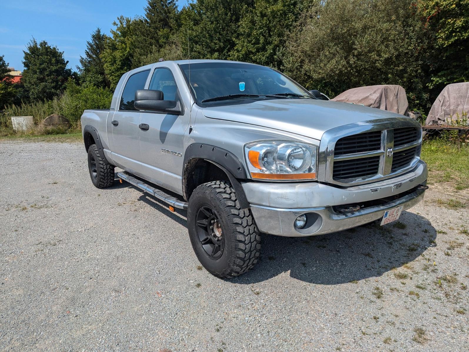 Dodge Ram 2006 — rear view