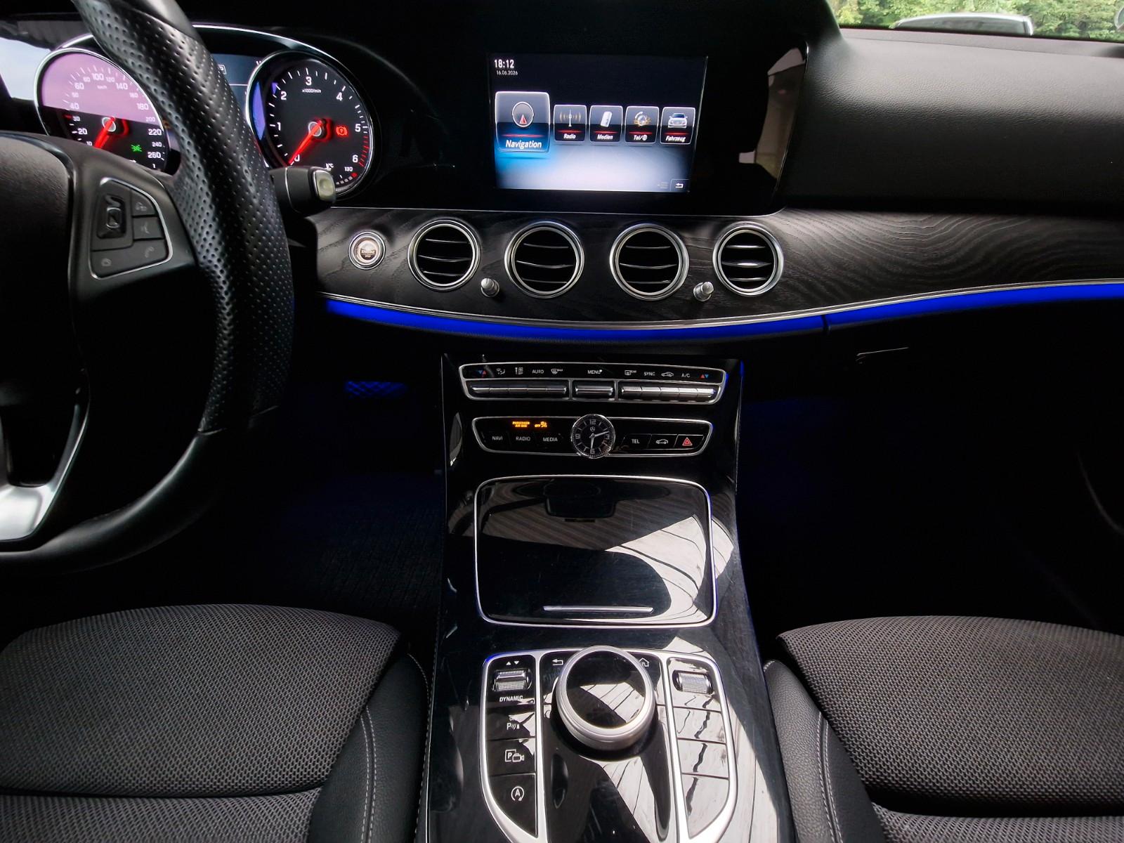 Mercedes-Benz E 220d Lim. AVANTGARDE Teilleder/Kamera/LED