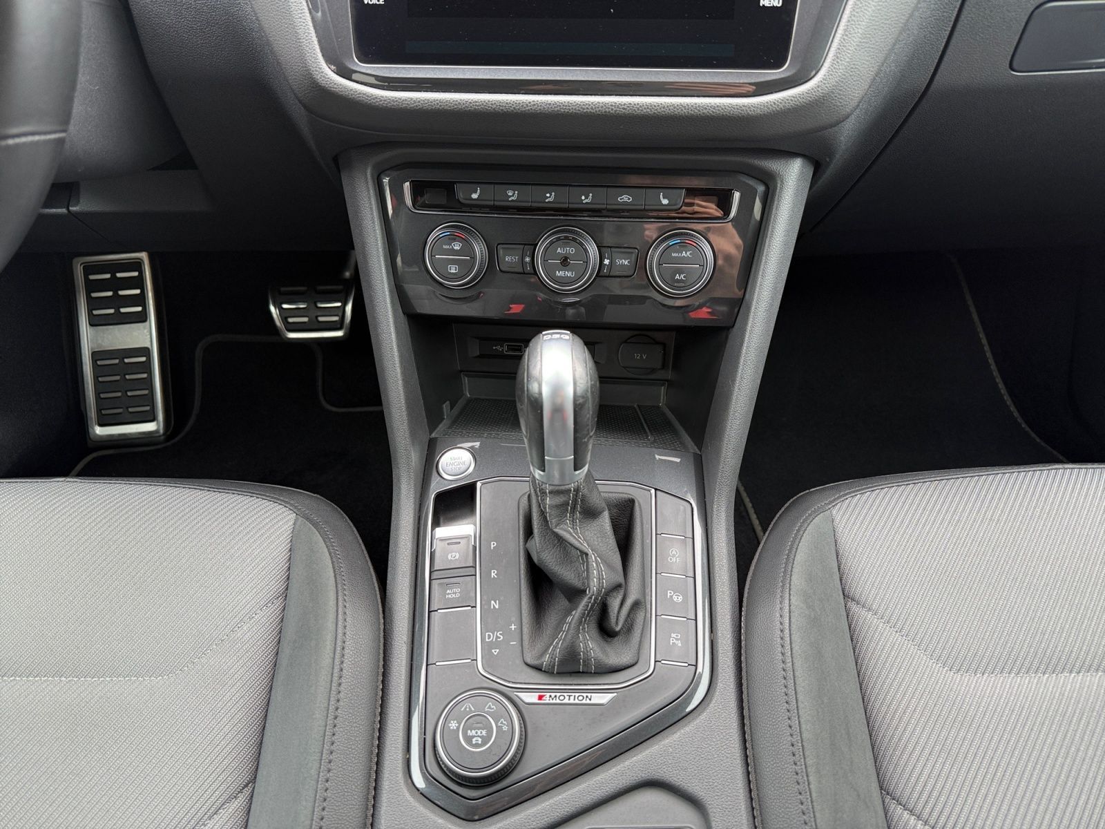 Fahrzeugabbildung Volkswagen Tiguan Allspace 2.0 TDI R-LINE 7 SITZE 20" AHK