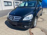 Mercedes-Benz Mercedes B 160 Benzin Tüv Oktober 2026 - Mercedes-Benz B 160 mit Benzin-Antrieb: Navigationssystem, Limousine, Klimaanlage