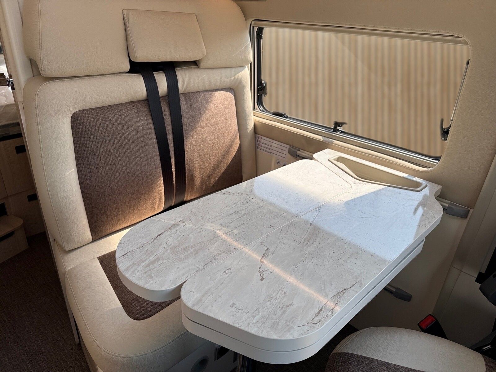 Fahrzeugabbildung Eura Mobil Van V 595 HB Mondial Plus- & Fahrassistenzpaket