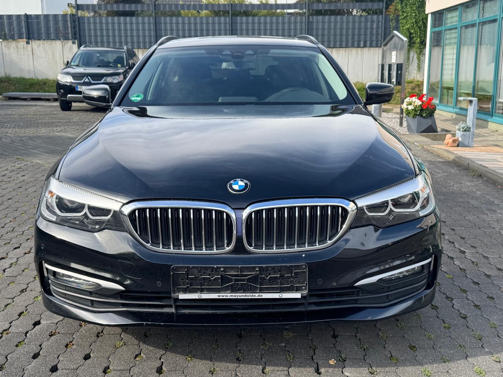 Fahrzeugabbildung BMW 520 d Business-Paket Auto.LED+NAVI+PANO+KAM+PDC+