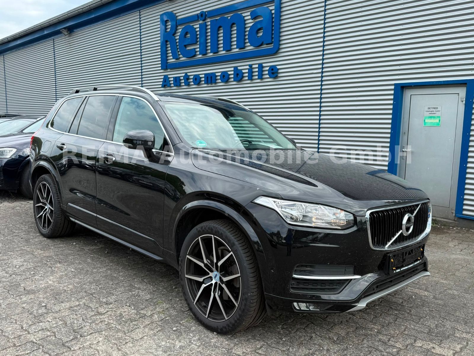 Fahrzeugabbildung Volvo XC 90 2,0 D Momentum AWD, 7 Sitzer, ACC