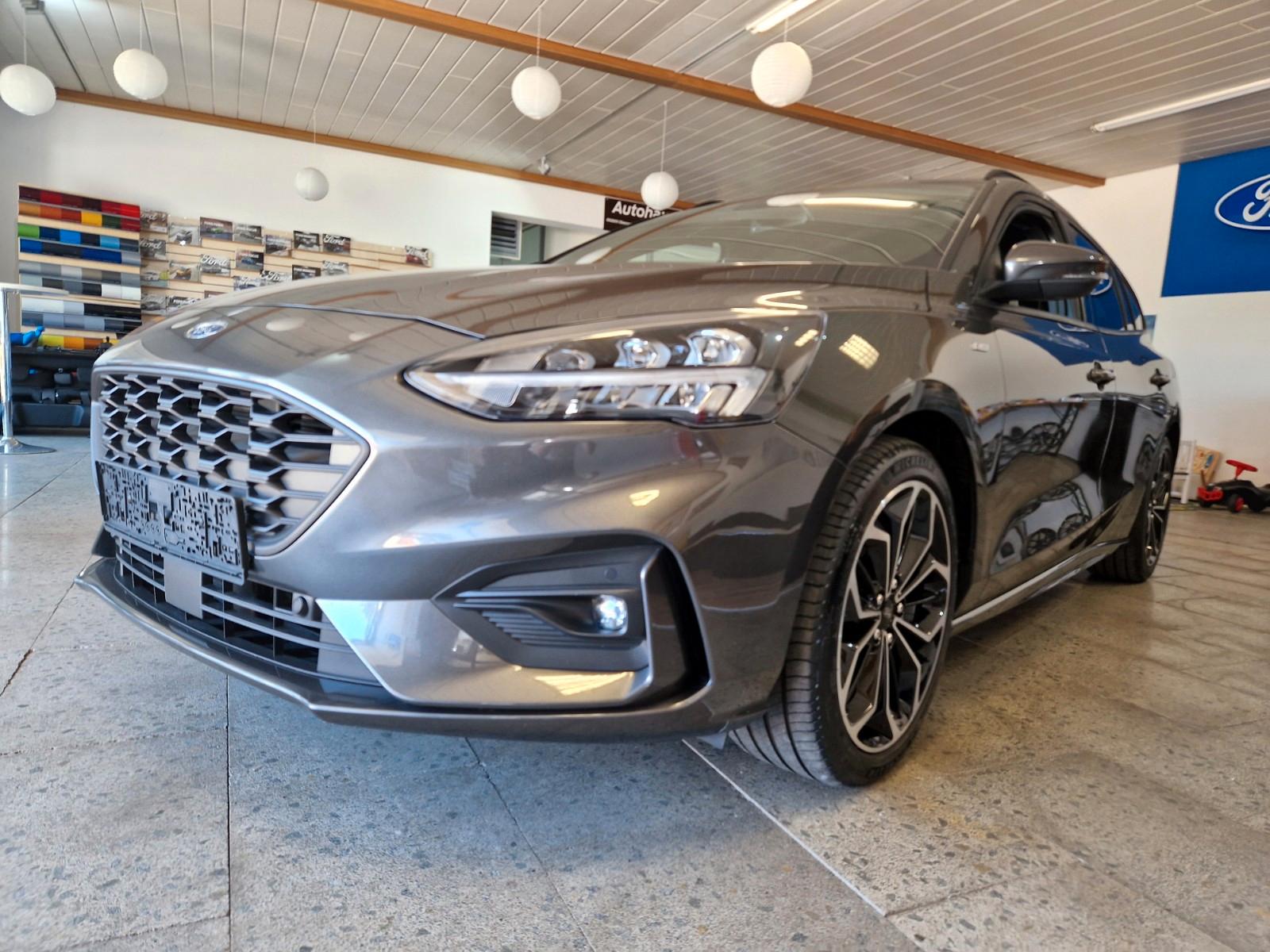 Ford Focus Turnier ST-Line, Navi