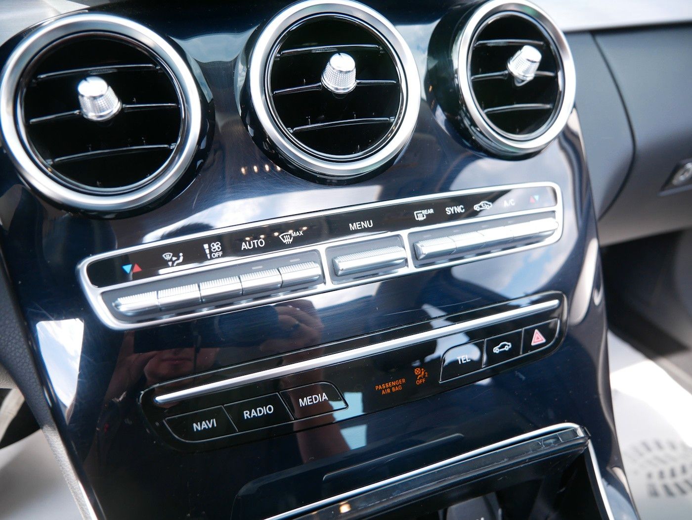 Fahrzeugabbildung Mercedes-Benz C 220 d Avantgarde BEAM AHK DACH RFK LED SHZ NAV