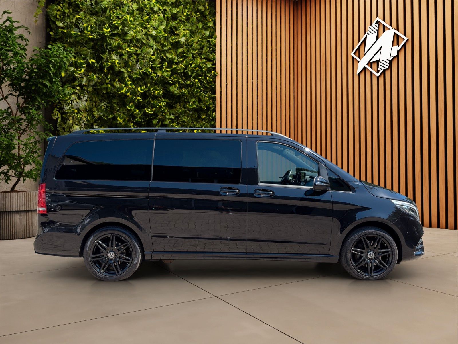 Fahrzeugabbildung Mercedes-Benz V 300 d lang *AMG-LINE*Burmester*360°*