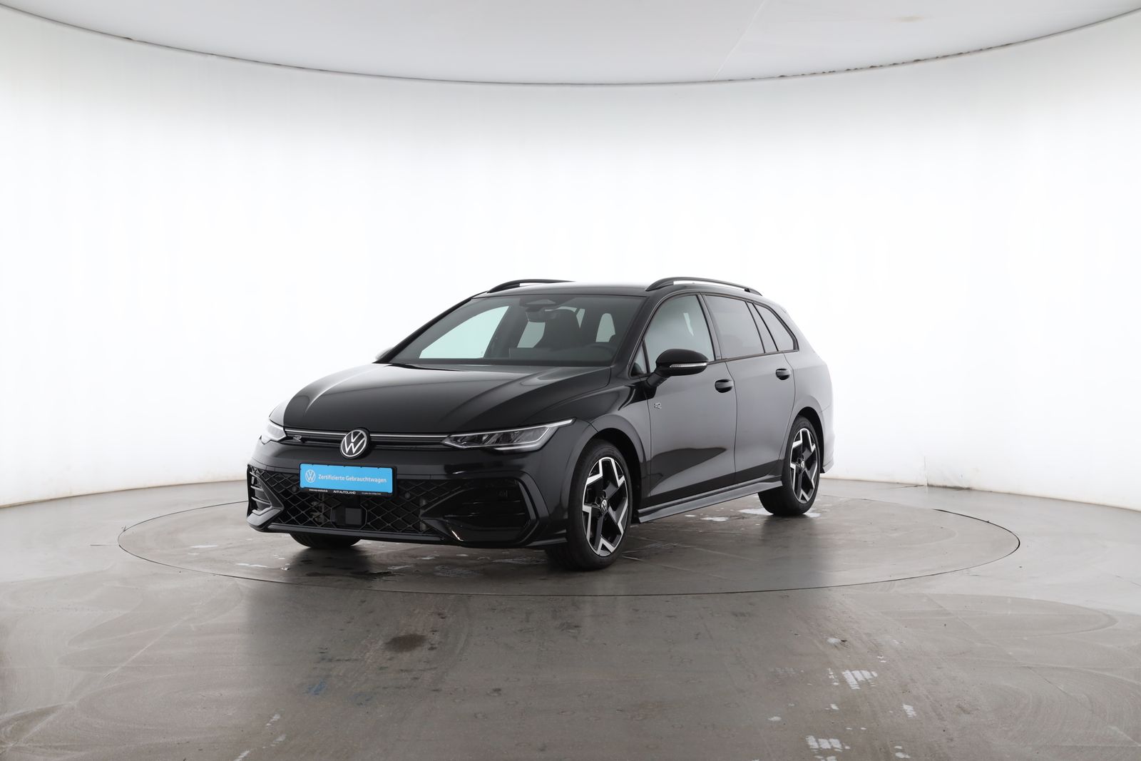 Volkswagen Golf VIII Variant 2.0 TSI DSG 4MOTION R-Line foto 2